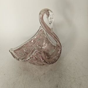 Vintage swan glass end‎ of day trinket dish, approximately measures 6" x 5".